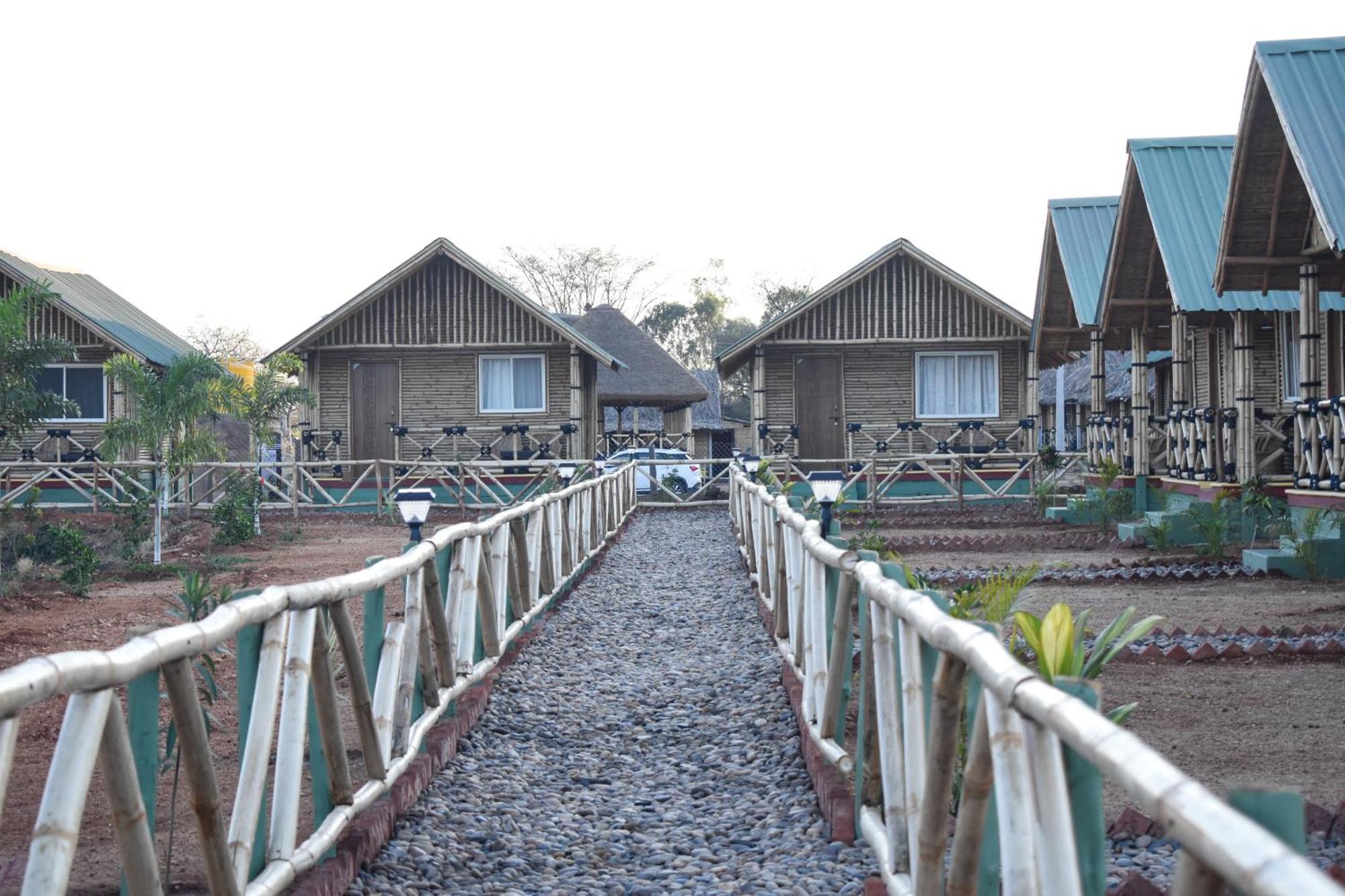 Mowgli'S Cafe Hampi & Guest House Buitenkant foto