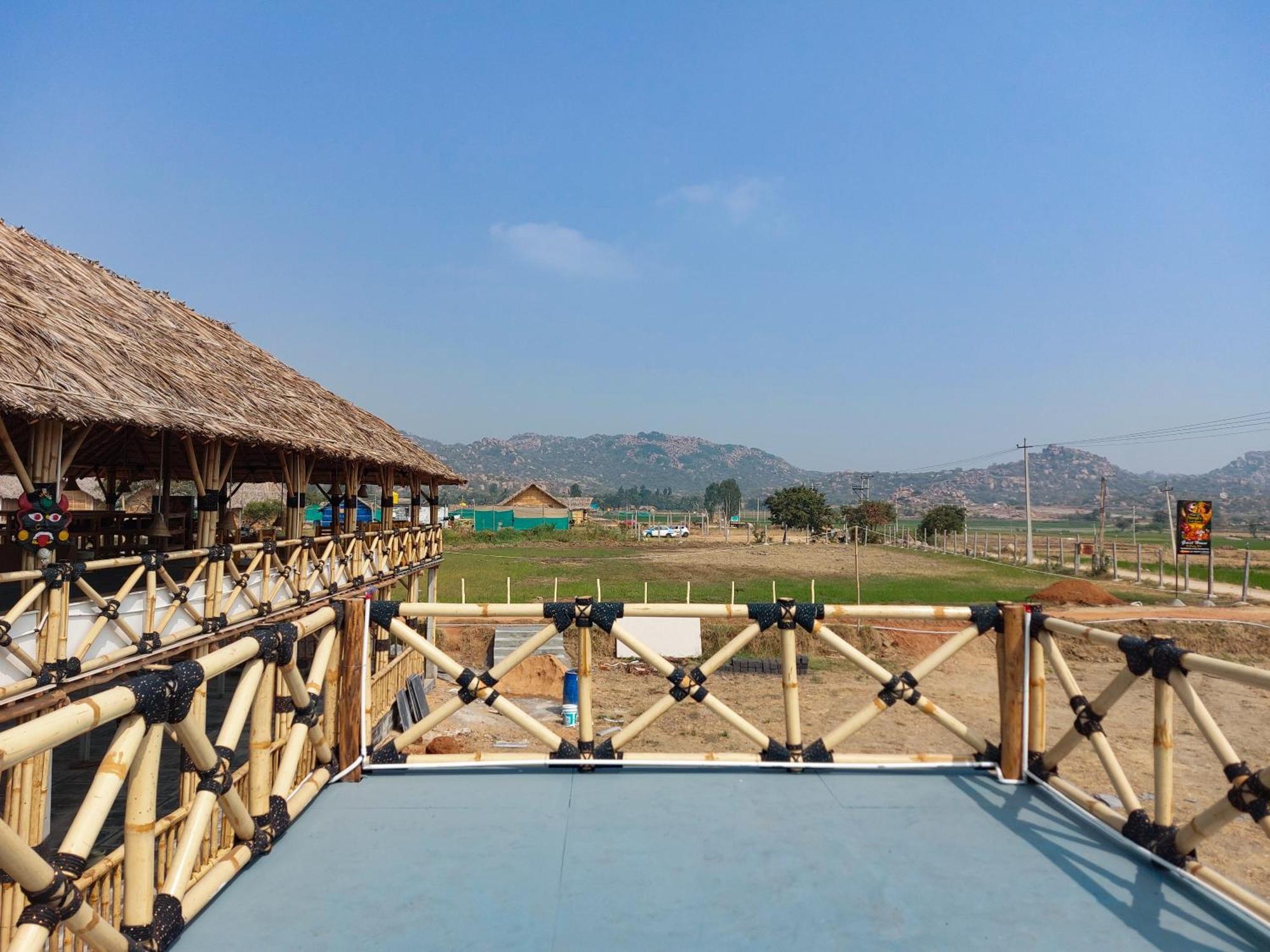 Mowgli'S Cafe Hampi & Guest House Buitenkant foto