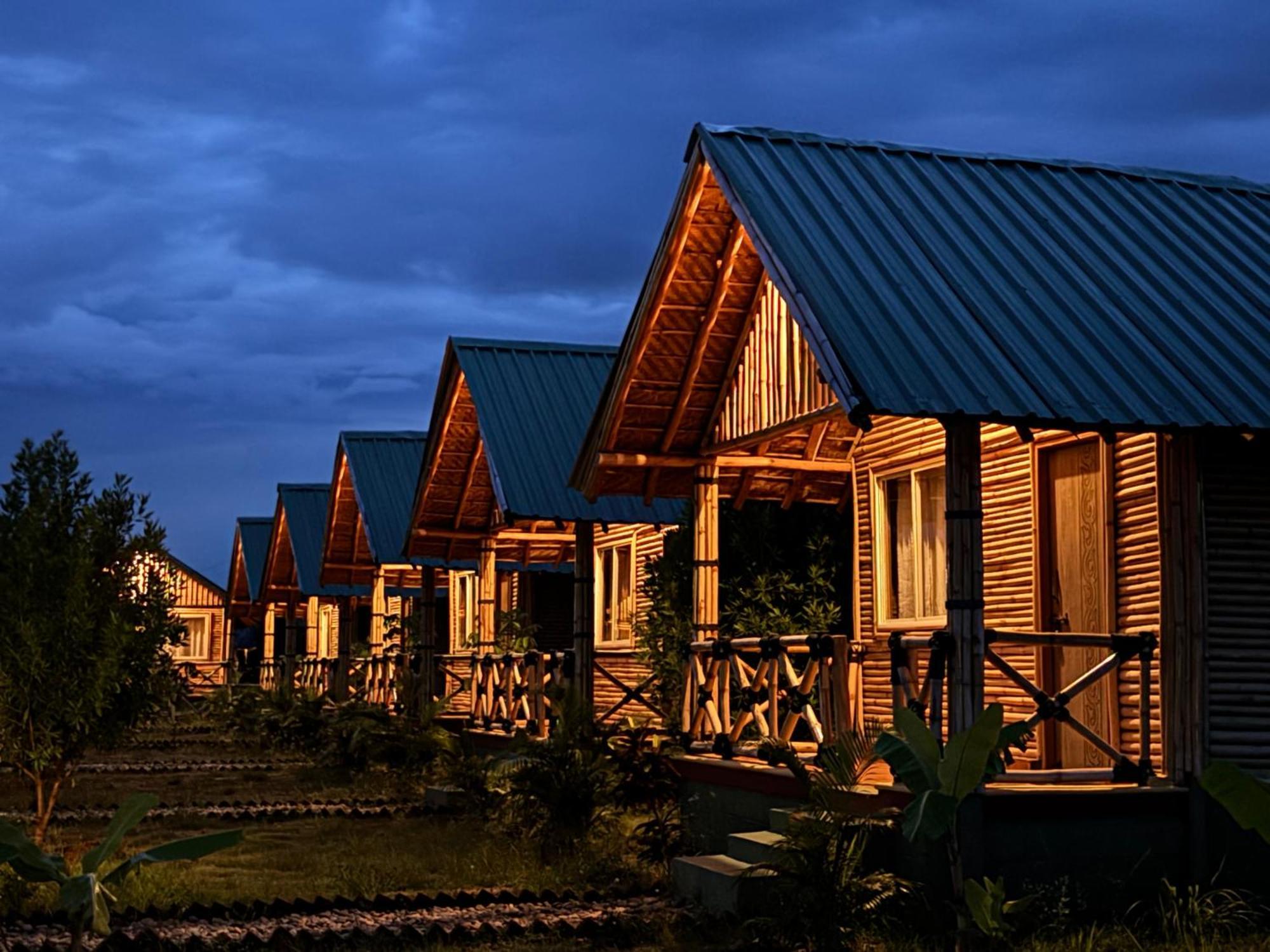 Mowgli'S Cafe Hampi & Guest House Buitenkant foto