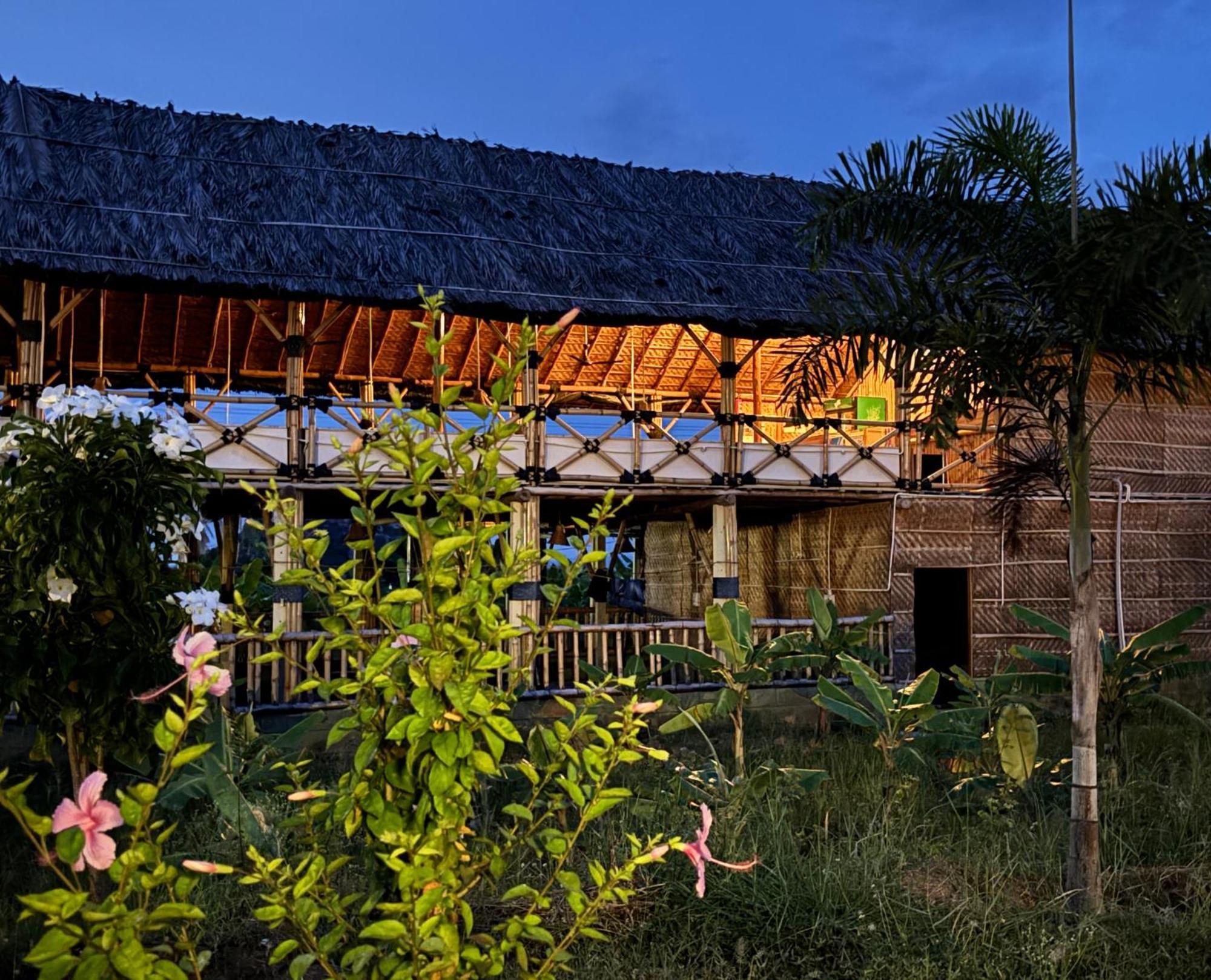 Mowgli'S Cafe Hampi & Guest House Buitenkant foto