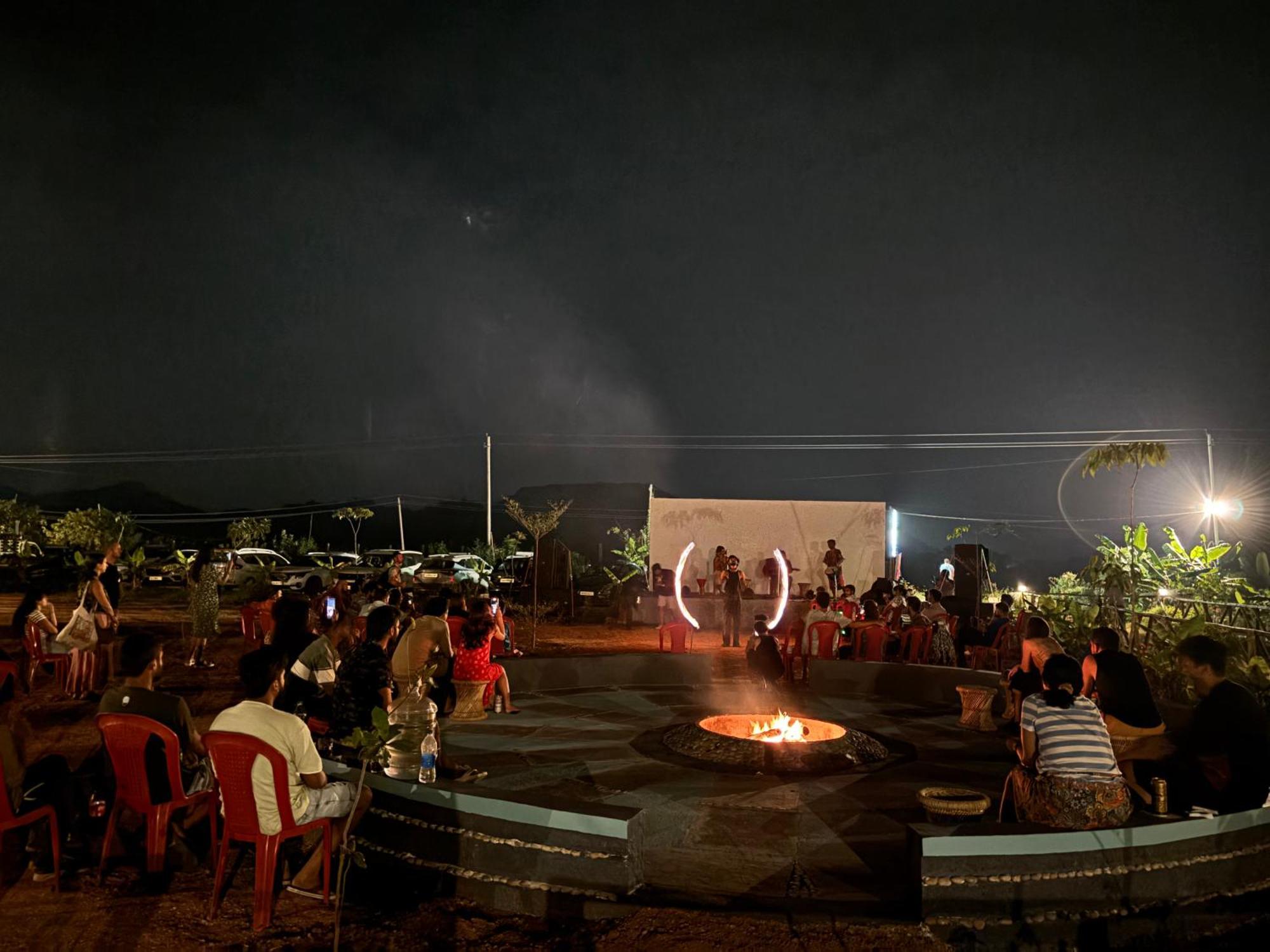 Mowgli'S Cafe Hampi & Guest House Buitenkant foto