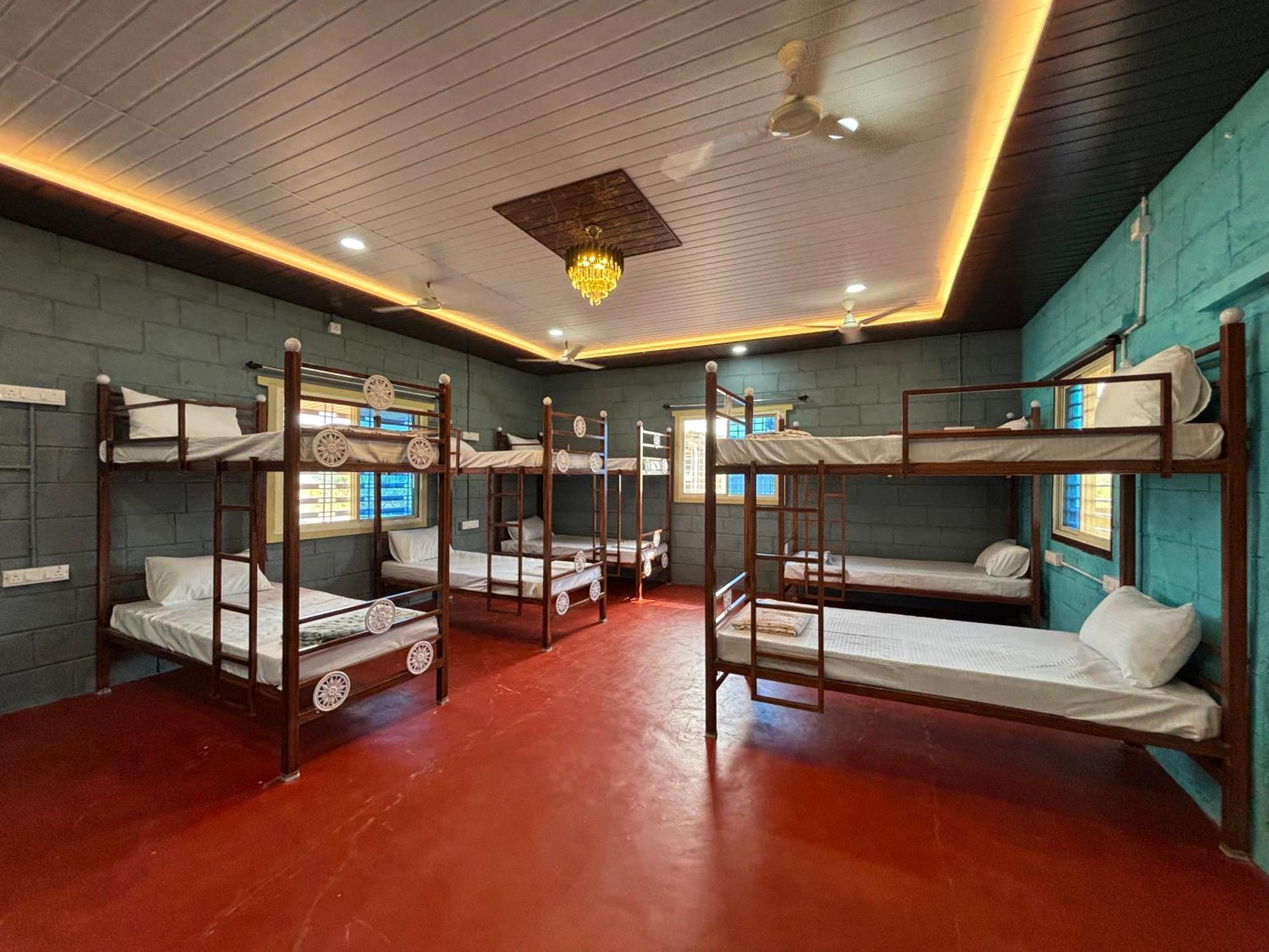 Mowgli'S Cafe Hampi & Guest House Buitenkant foto