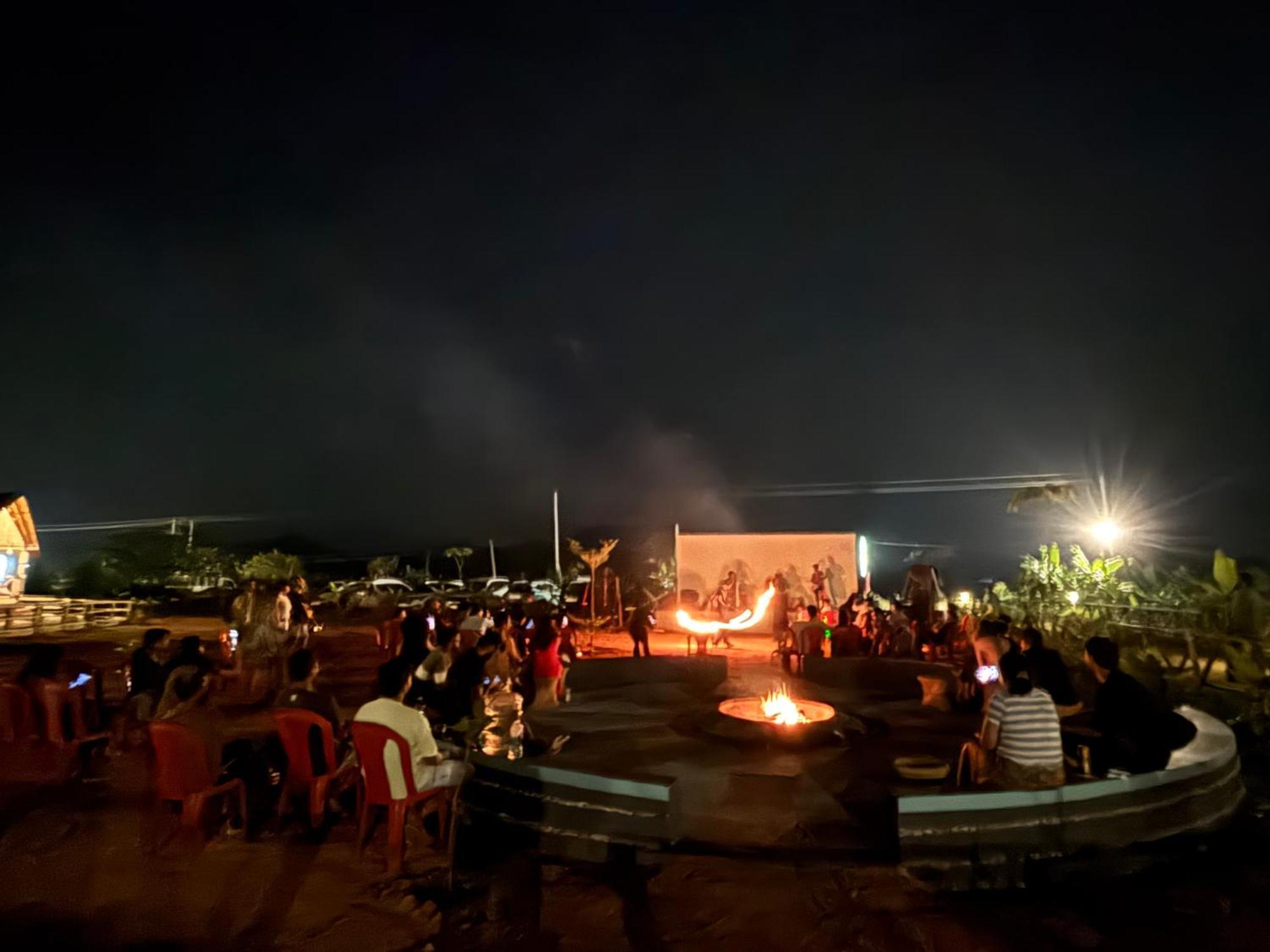 Mowgli'S Cafe Hampi & Guest House Buitenkant foto