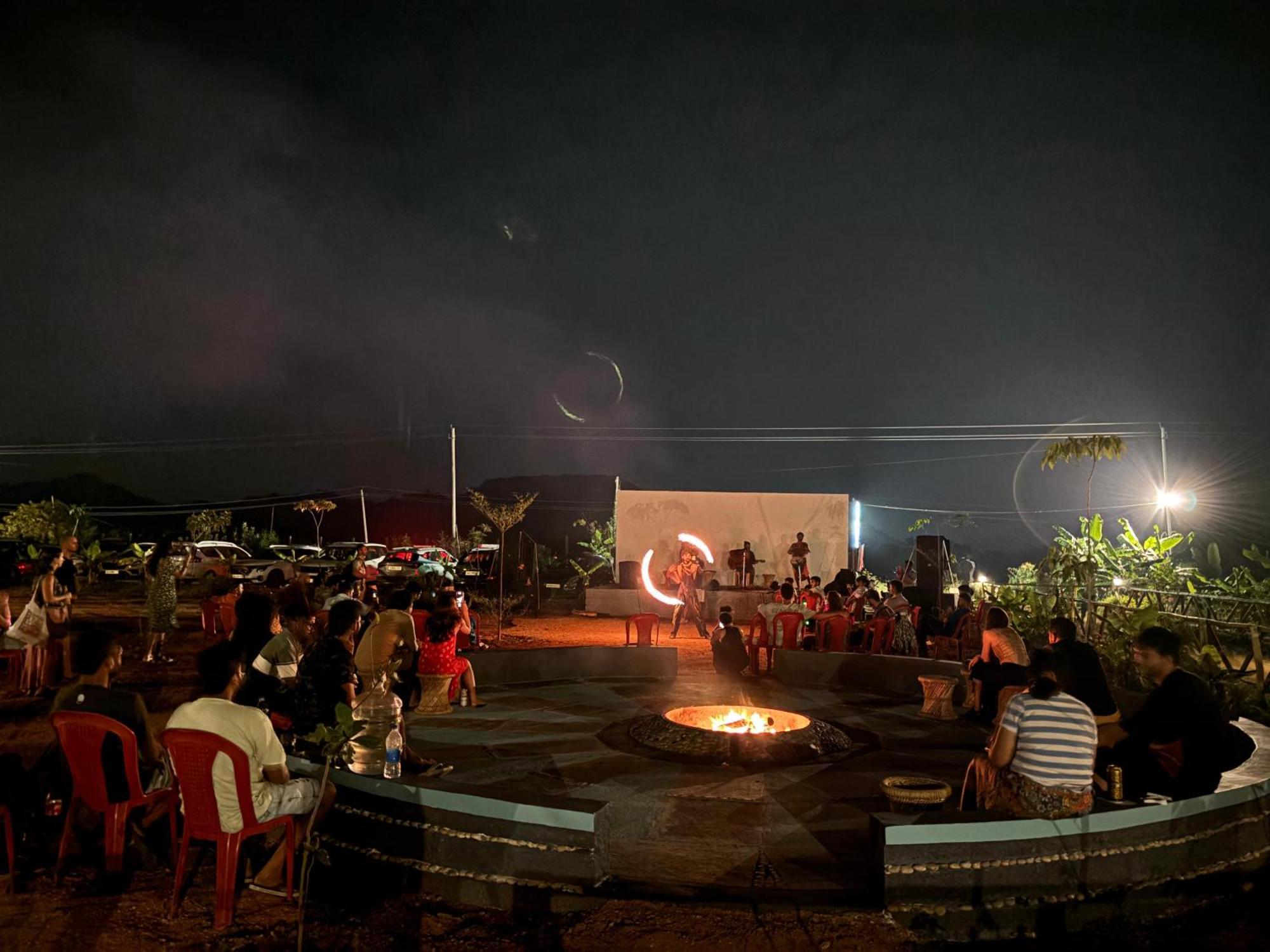 Mowgli'S Cafe Hampi & Guest House Buitenkant foto